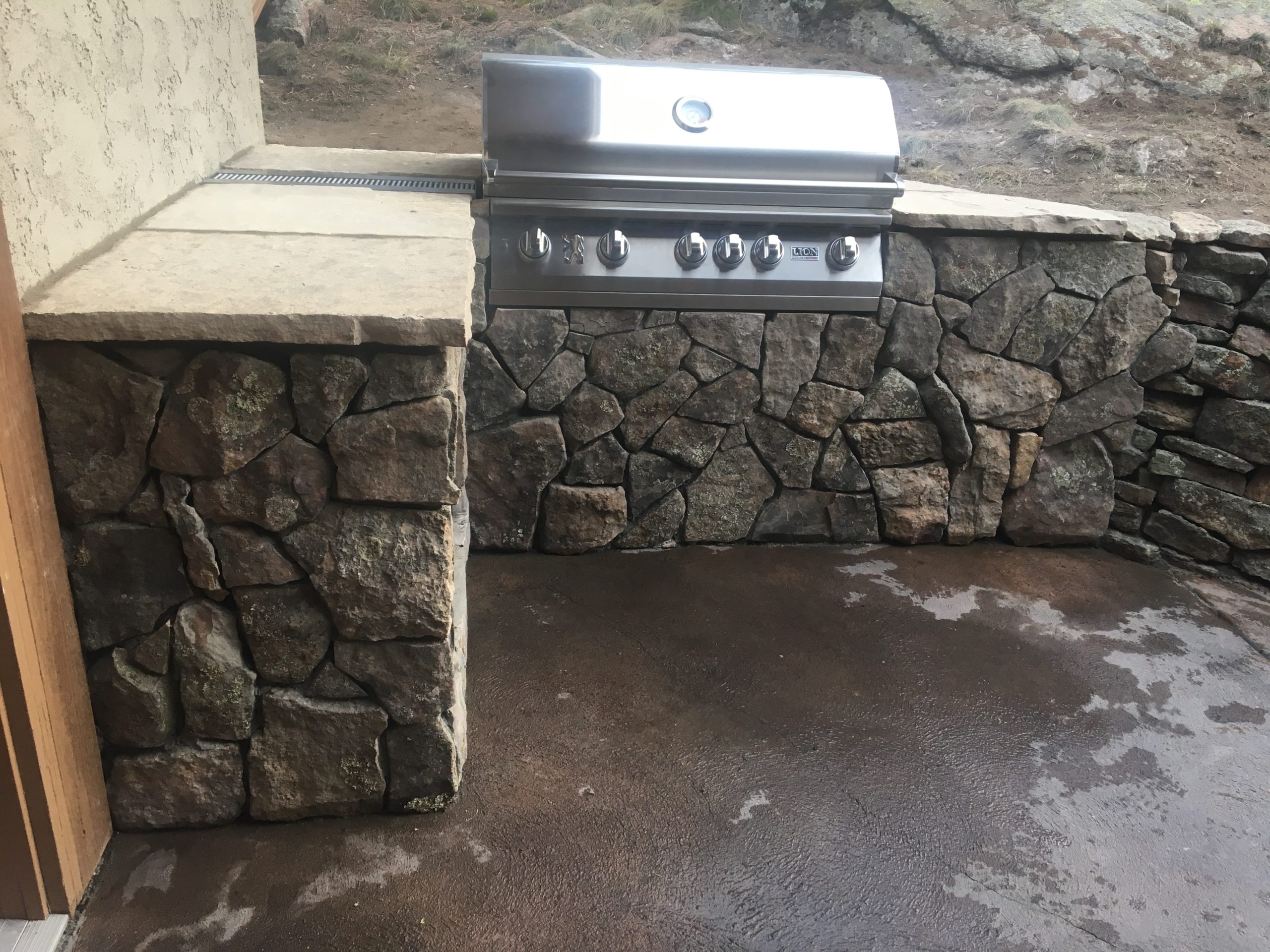 Built-in grill with stone countertops